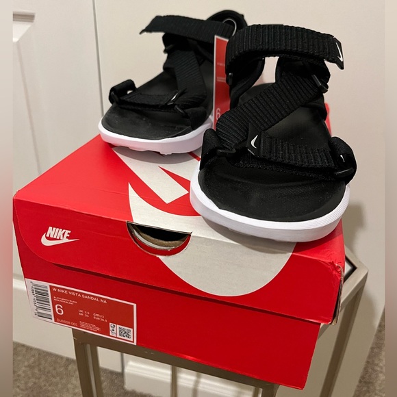 BNWT Nike Vista Sandals - Picture 4 of 7